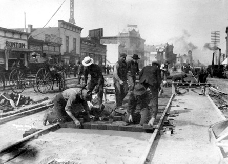 Laying-Street-Railway-Track-Jasper-Avenue-1908-ea-500-57.jpg