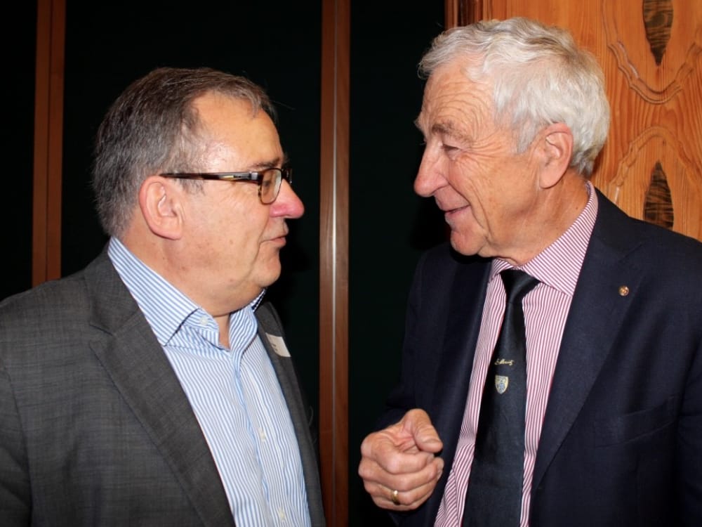 Dr. Max Becker (links) und Dr. Hans Peter Danuser von Platen (rechts) am CGZ Forum "Die Schweiz verkaufen"