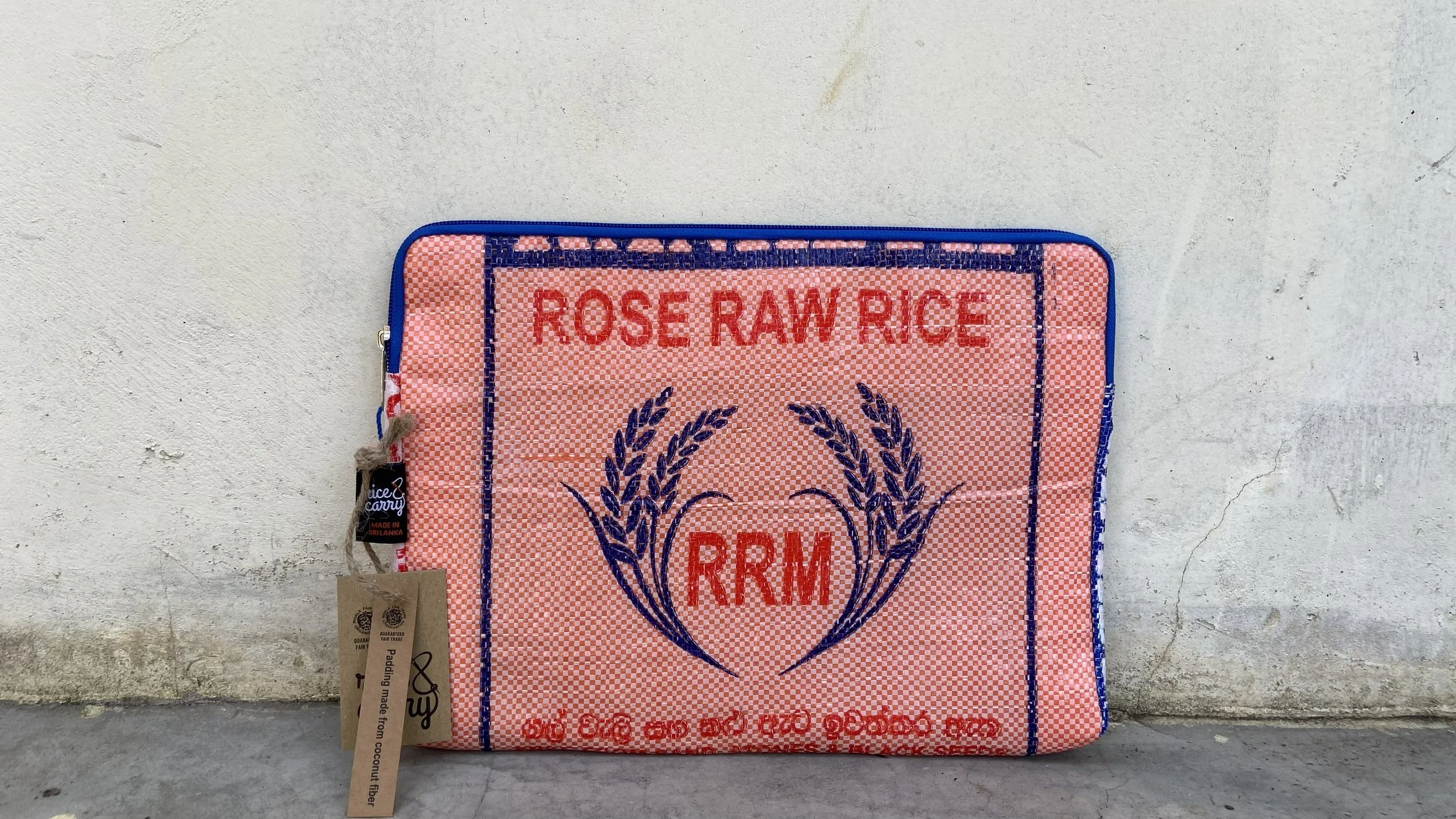 Laptop Sleeve 13 inch peach rose raw.jpeg