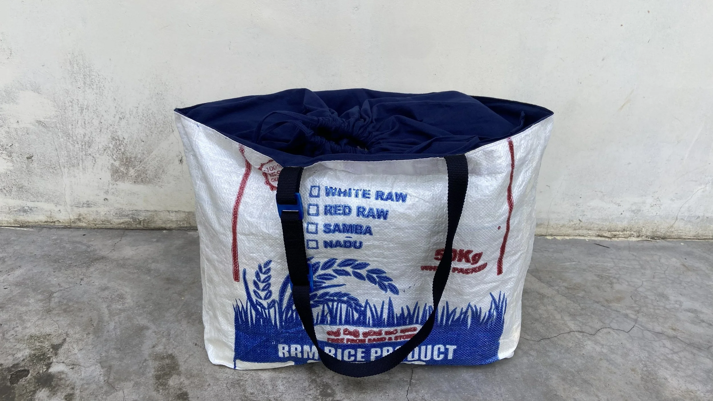 Oversized Tote white blue.jpeg