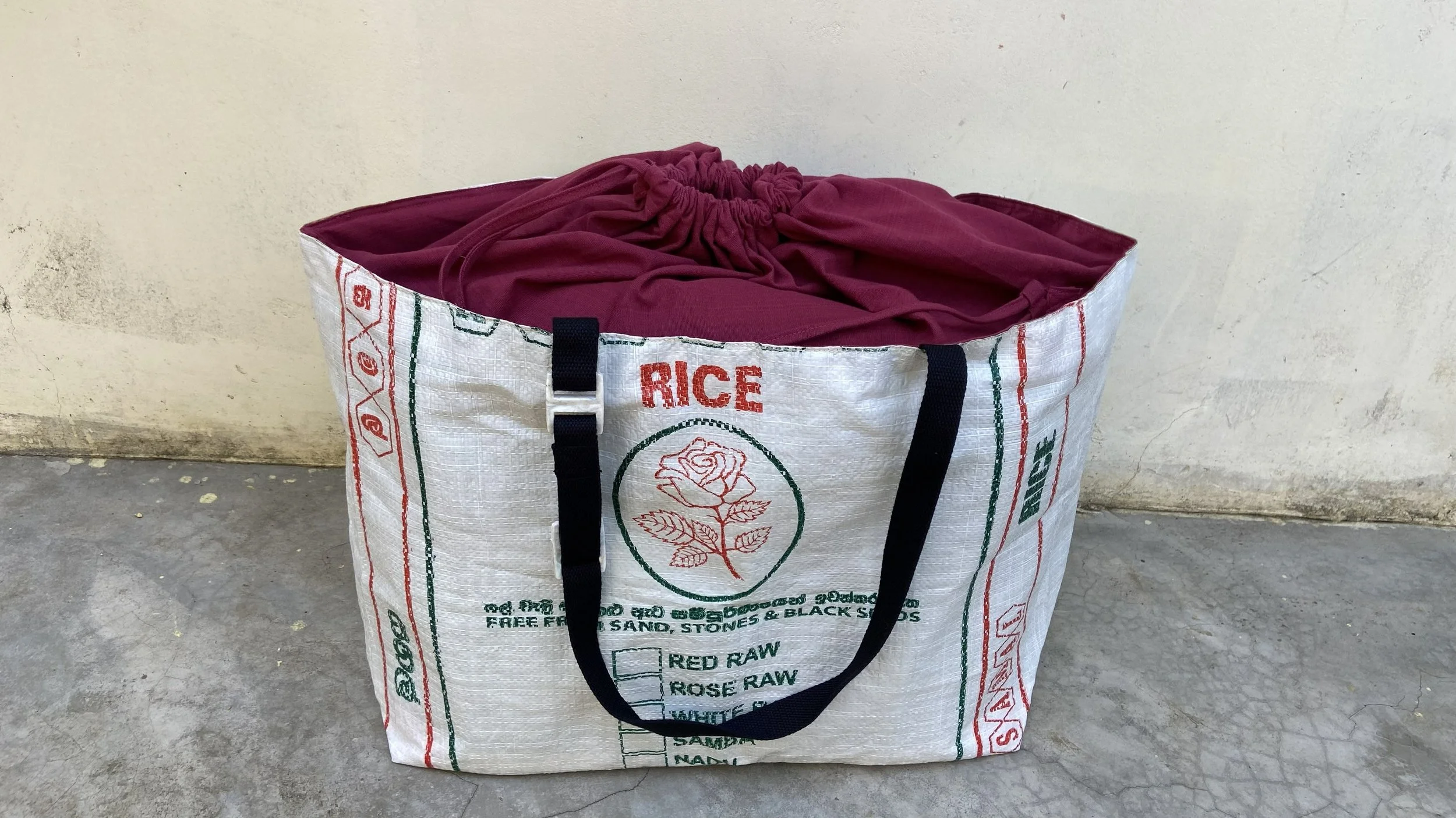 Oversized Tote white rose.jpeg