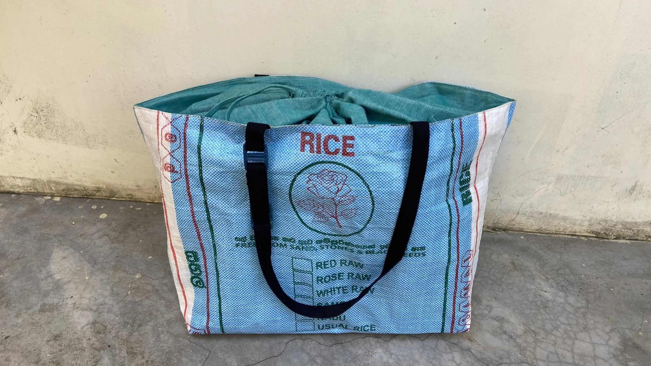 Oversized Tote blue rose.jpeg