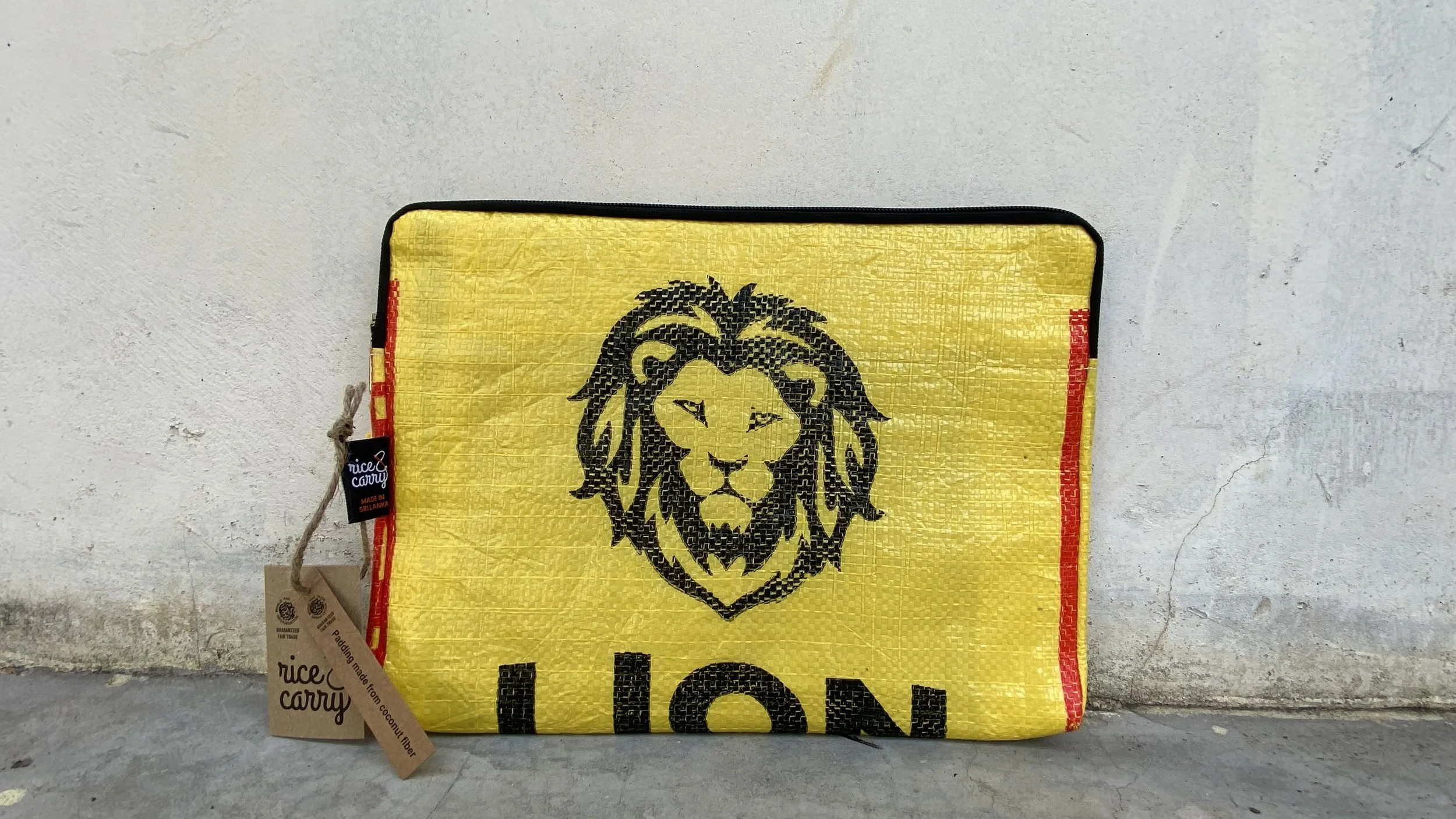 Laptop Sleeve 13 inch yellow lion.jpeg