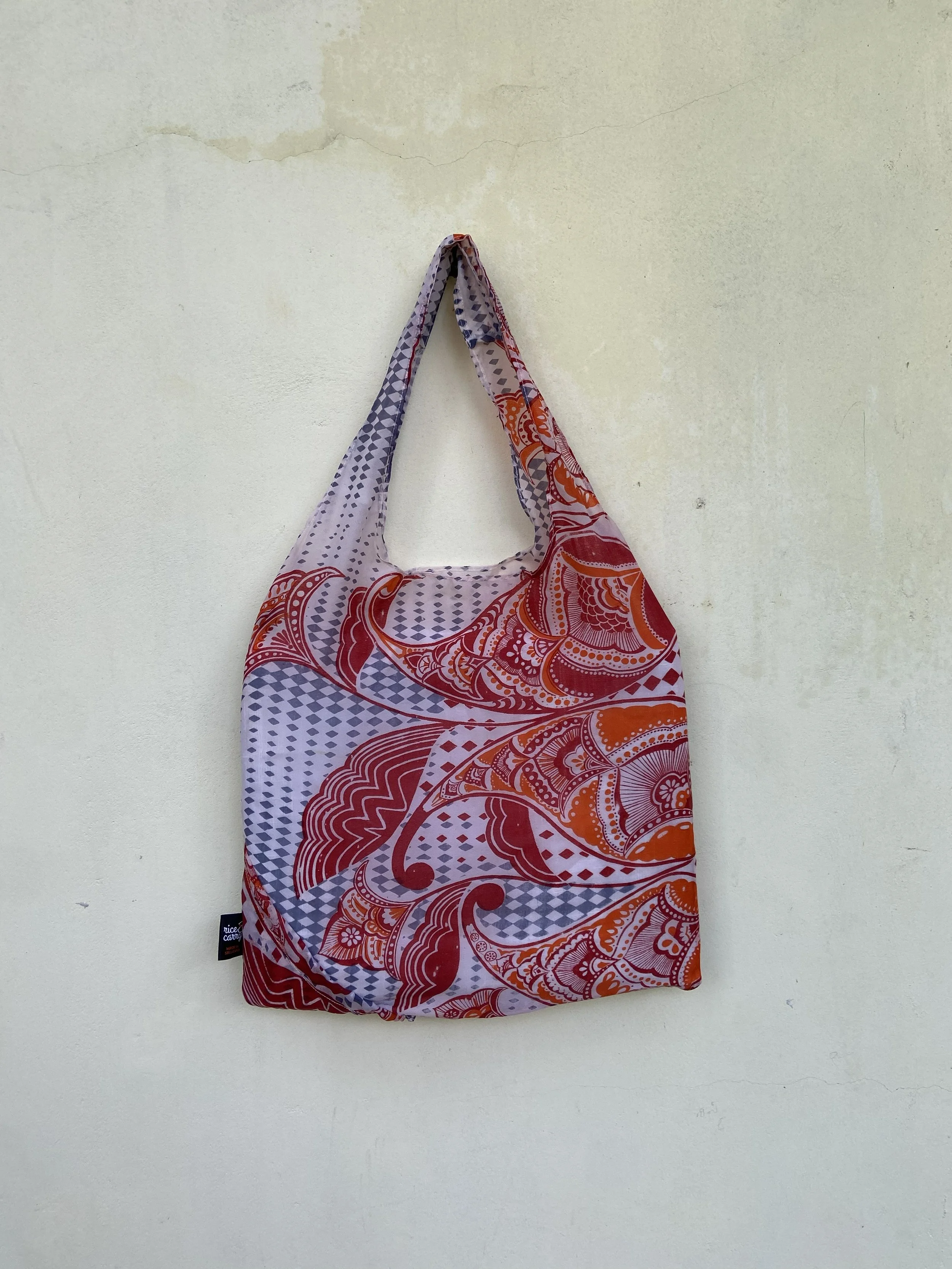 foldable grey white with maroon pattern.jpeg