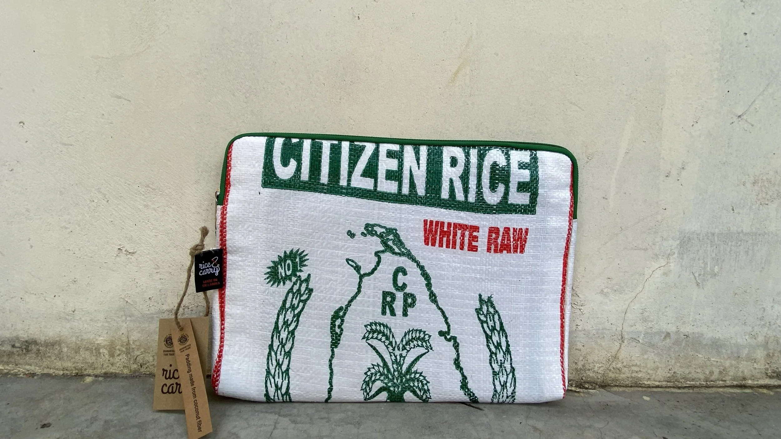 Laptop Sleeve 13 inch white citizen.jpeg