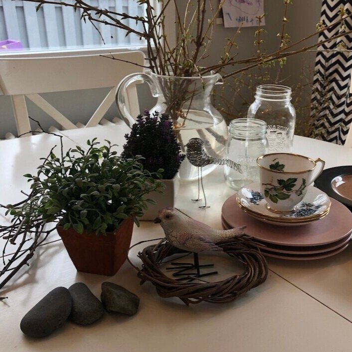 How to create a glam vintage tablescape