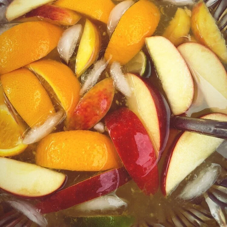 How to Make an Easy White Wine Sangria 
