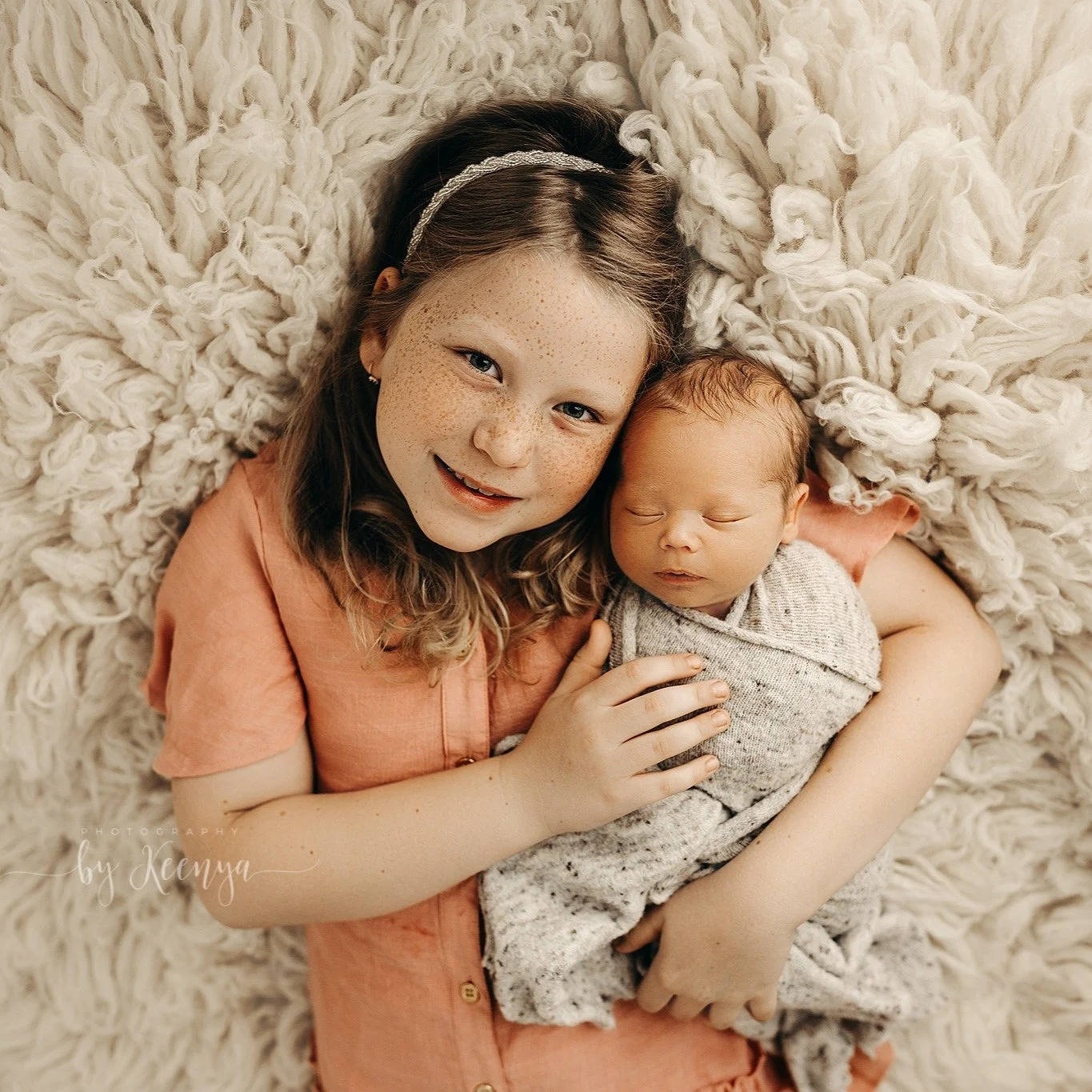 These are one of my favorite, baby in the arms of big sister. So sweet!

#babyandfamily #photographer #cibolophotographer #familyphotography❤️