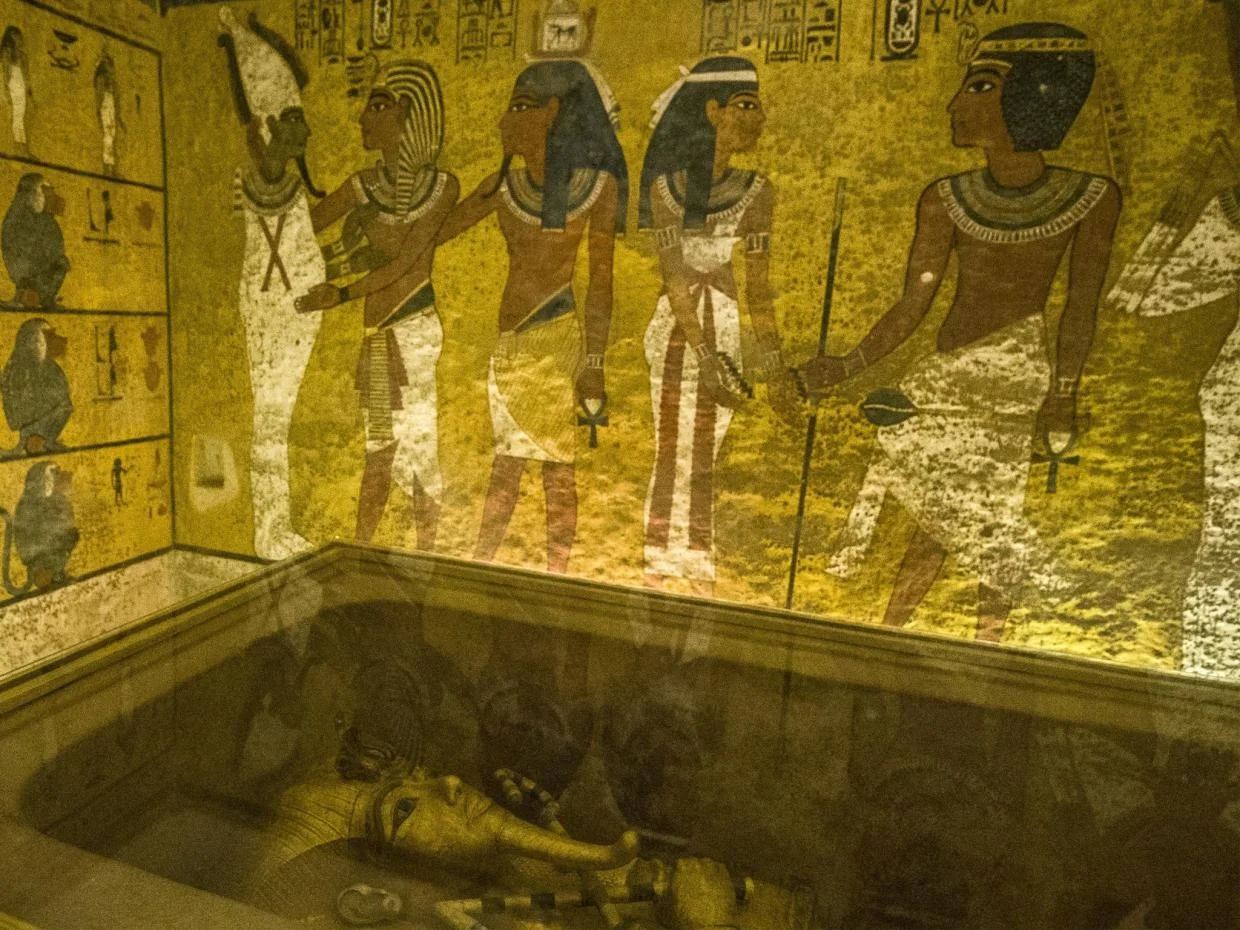 Tutankhamun 'secret burial chamber' does not exist, researchers find