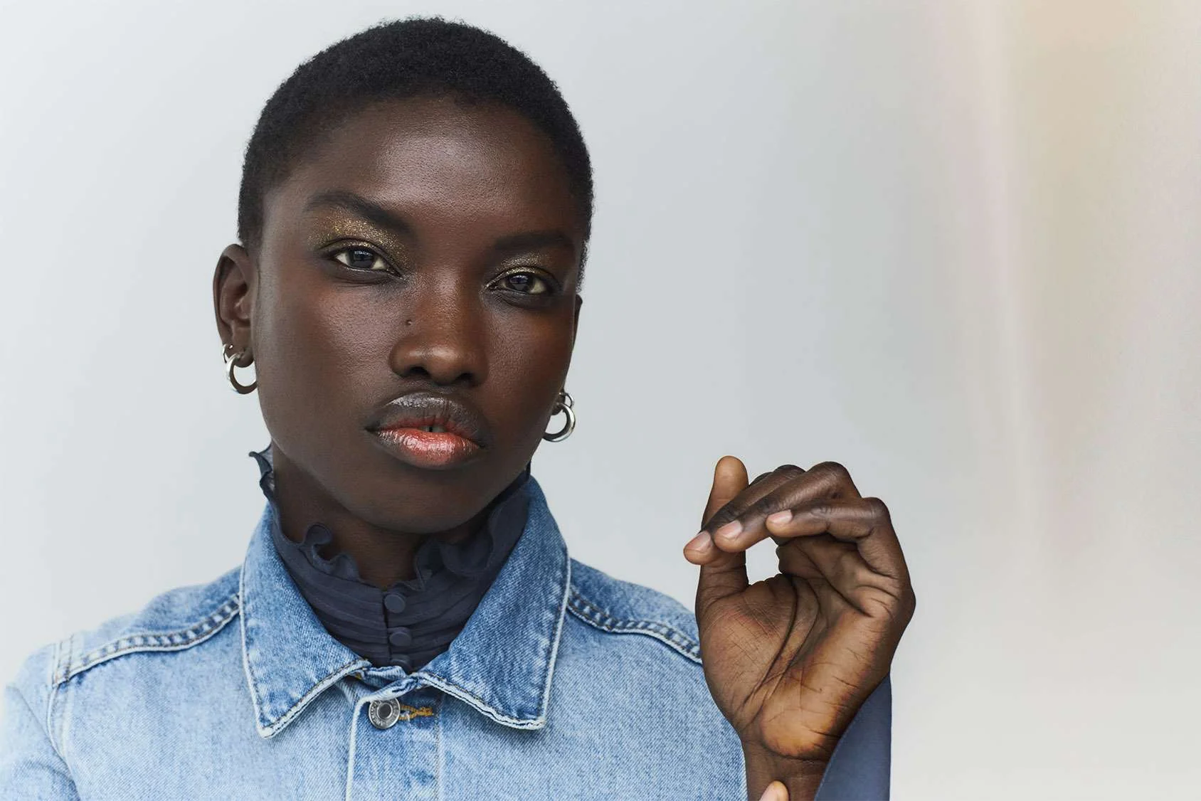 The Cool Girl Guide to Glitter Makeup