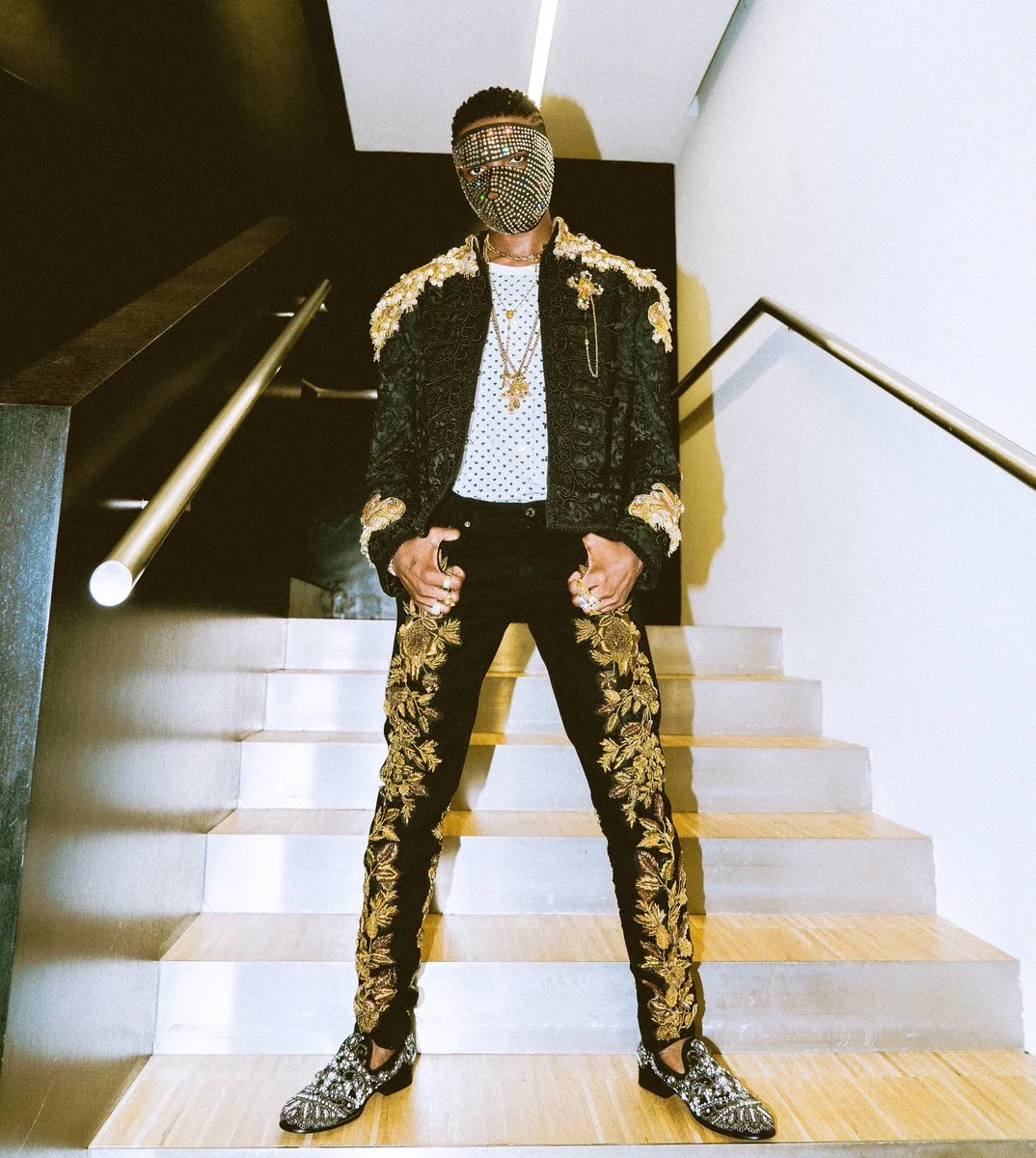 Singer fronts Dolce & Gabbana's Spring/Summer 19 collection