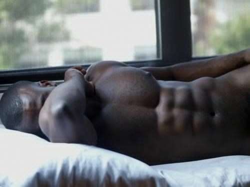 5 surprising benefits of sleeping naked