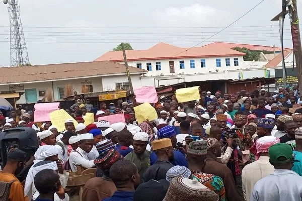 Muslims in Osun take to the streets to criticize 'ritualist alfas.'