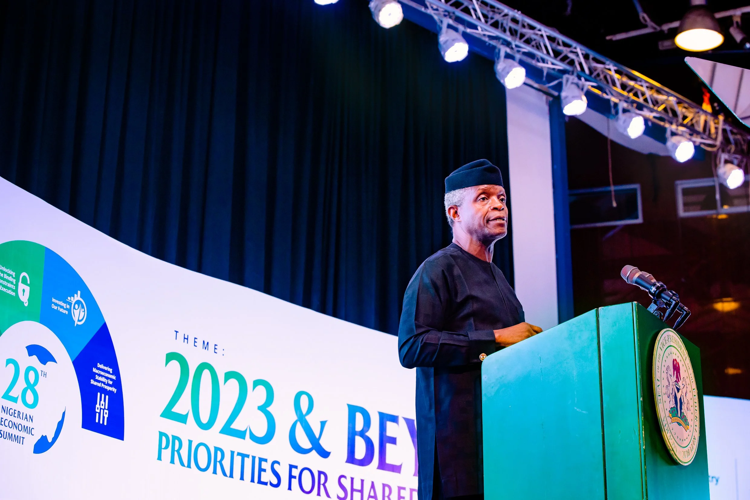 VIDEO: Osinbajo sings “Buga’’, “Last Last’’ at UN Tourism Confab