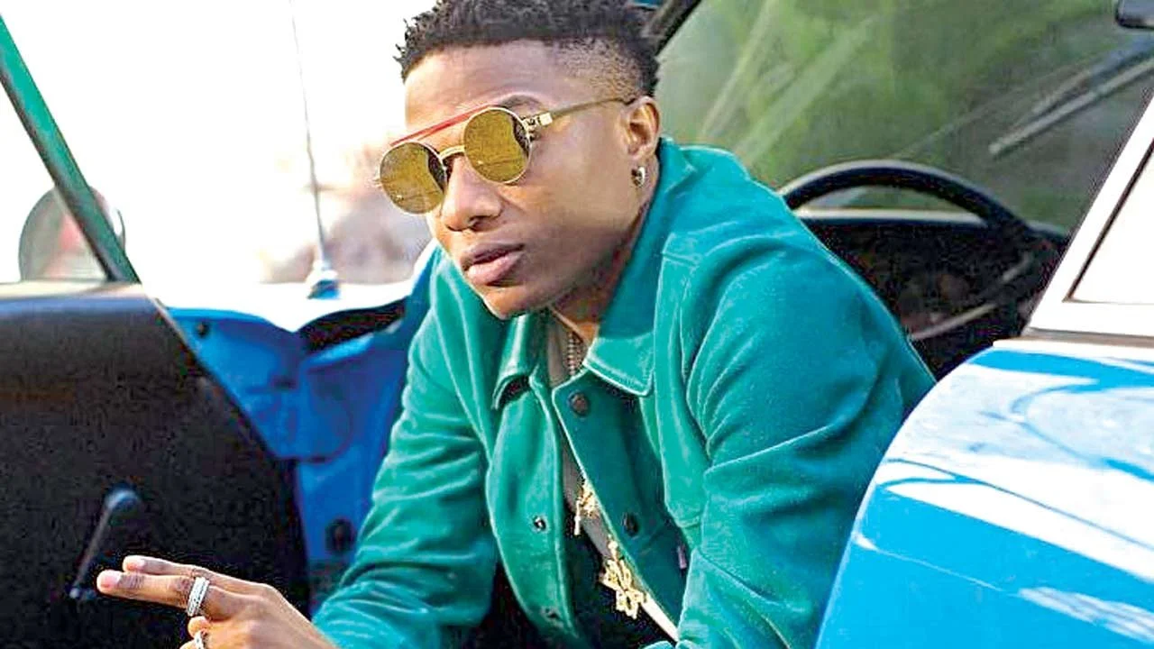 Fans advise Wizkid to emulate Davido, get married