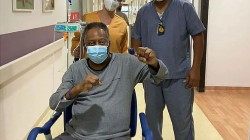 Pele to spend Christmas in hospital, cancer ‘worsens’