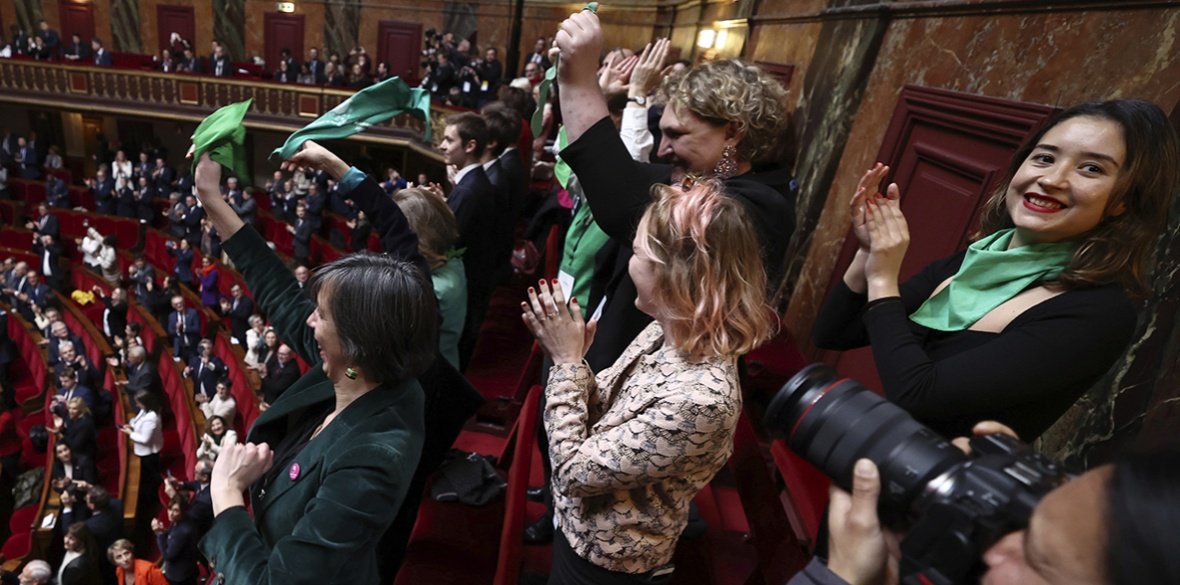 France becomes the first country in the world to make abortion legal in its country. 