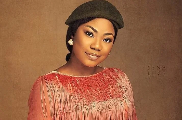 Reactions trails Video of Mercy Chinwo travelling on boat without life jacket