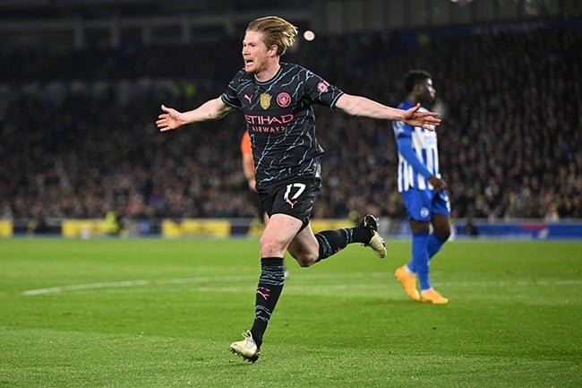 Man. City keep tabs on Arsenal after crushing Brighton