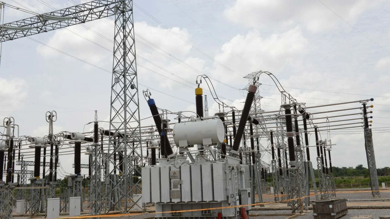 Govt. hires consultants to break the monopoly of Discos due to poor electricity delivery.