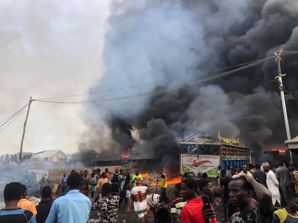 50 Arrested Hoodlums due to Clash In Lagos Market, Raze Stalls.