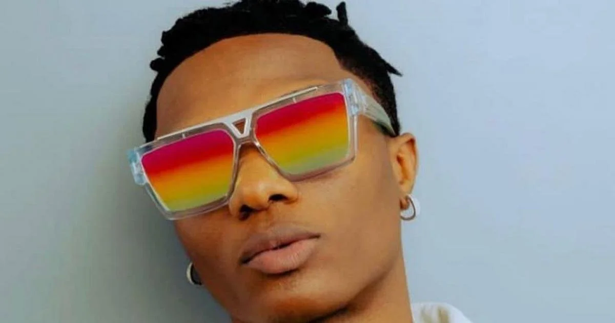 Singer Wizkid accused of living in his former glory and clout-chasing
