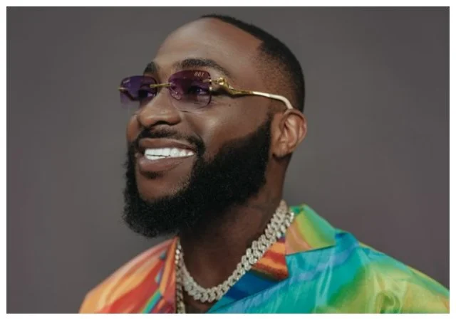Davido calls out famous blog for sharing doctored photo of him