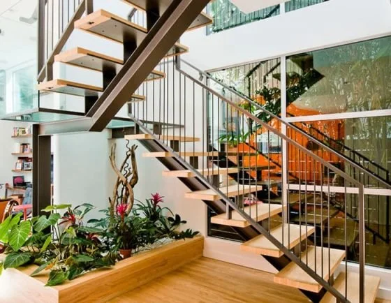A Guide to Seamlessly Incorporating Plants Into Your Home Decor