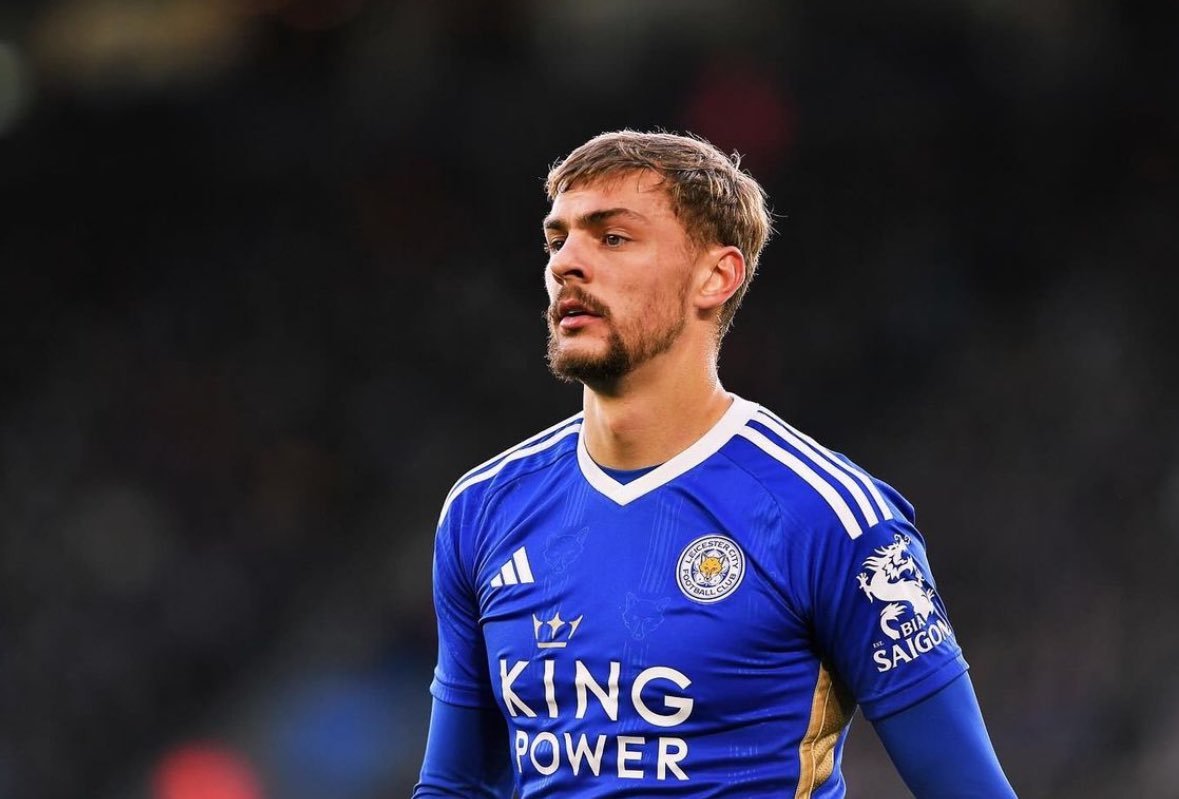 Transfer: Drewsbury-Hall to undergo Chelsea medicals