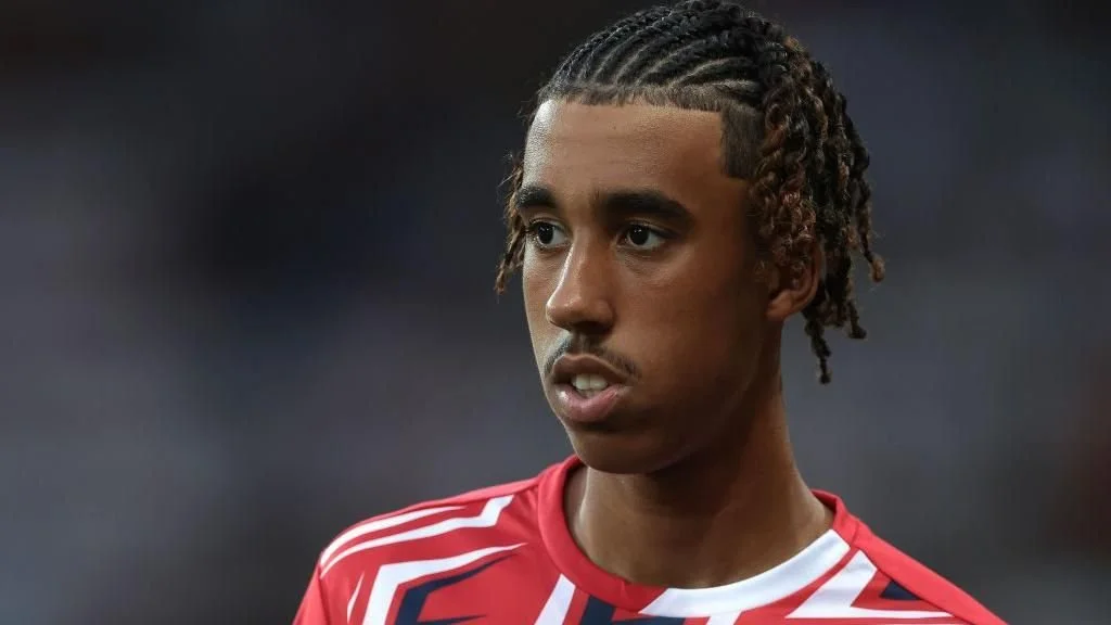Transfer: Leny Yoro is due for Manchester United medicals