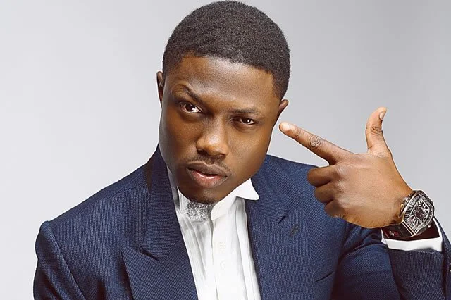 Rapper Vector reacts as Burna Boy denies accepting gifts from Wike and other politicians.