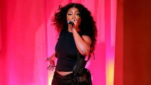 SZA announces her hiatus from music.