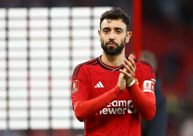 EPL: Manchester United captain, Bruno Fernandes, commits to three-year contract