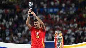 Rodri, EPL's Ballon d'Or nominee, chooses his two favorite midfielders.