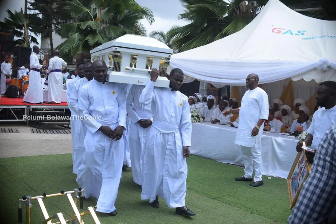 Popular gospel singer Dele Gold was buried in Lagos.