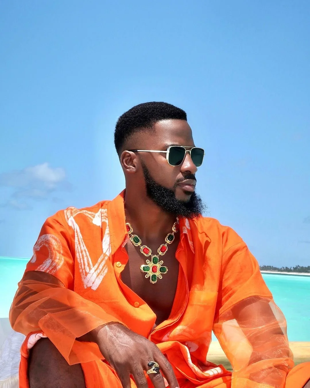 Ditch those oversized sunglasses; it’s all about the small sunglasses.