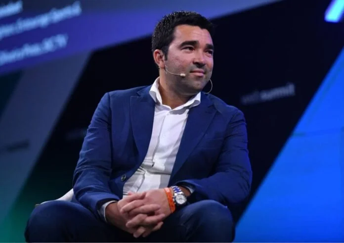 Deco Praises Raphinha’s Impact at Barcelona: "He's Doing Well This Season"