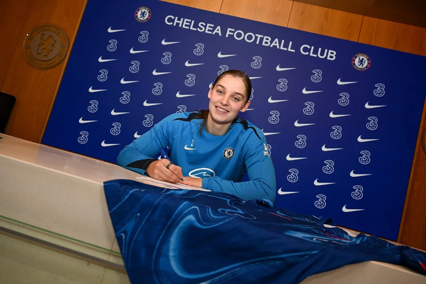 Chelsea Bids Farewell to Kai Crampton, Extends Aniek Nouwen’s Stay
