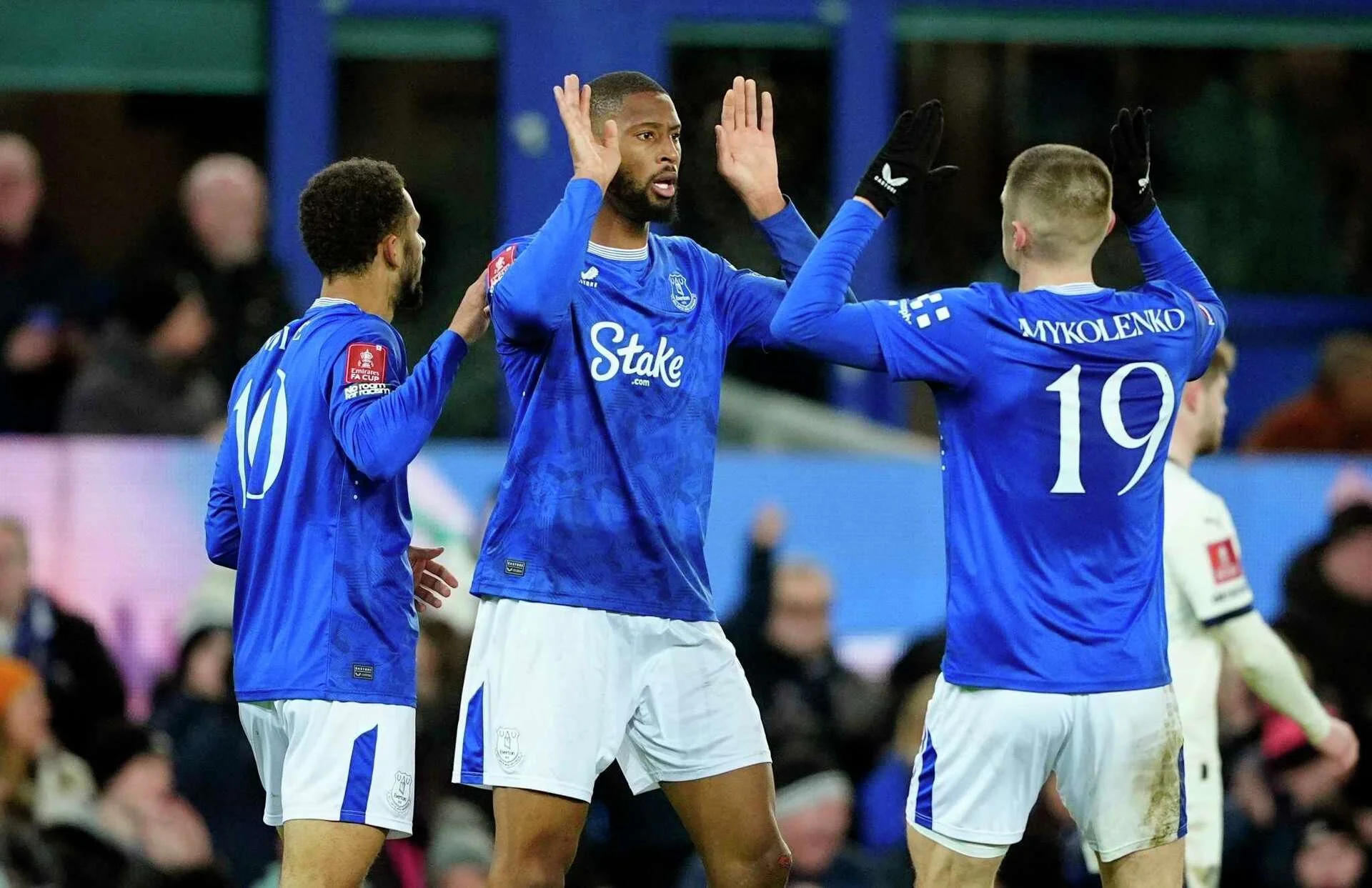FA Cup Drama: Everton, Cardiff City, and Fulham Advance to Fourth Round