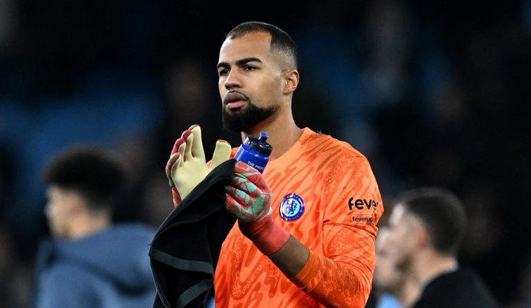 Chelsea Manager Enzo Maresca Drops Robert Sanchez: A Tactical Shift or a Loss of Trust?