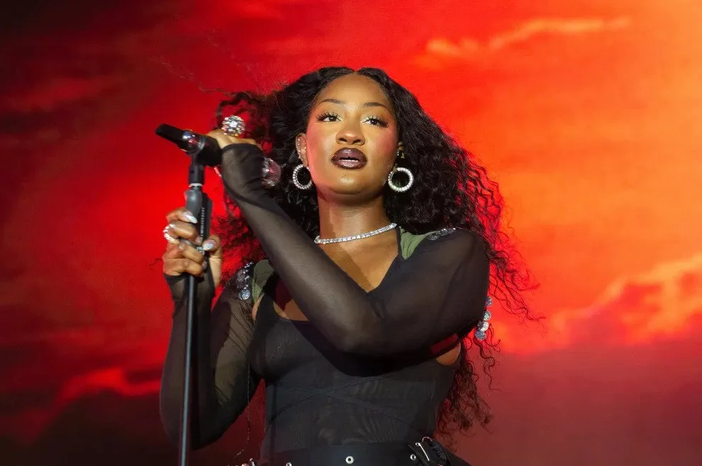 Tems on Confidence, Curves, and Culture: “I Love That I’m Curvy”
