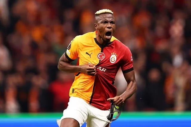  Manchester United Prepare Stunning Cash-Plus-Zirkzee Bid for Victor Osimhen Amid Napoli Exit Talks