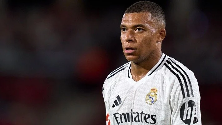  Kylian Mbappe Drops Harassment Case Against PSG but Still Pursues €55M in Wages