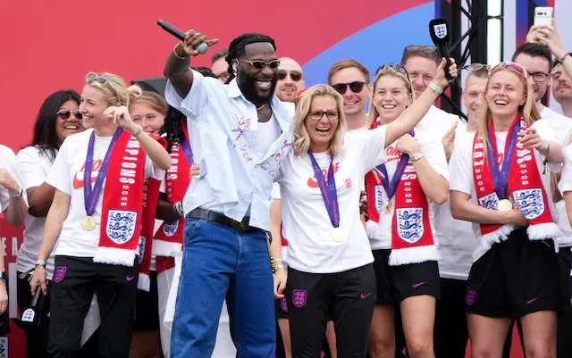  Burna Boy Lights Up England Women’s Euro Victory Parade with 'For My Hand' Performance