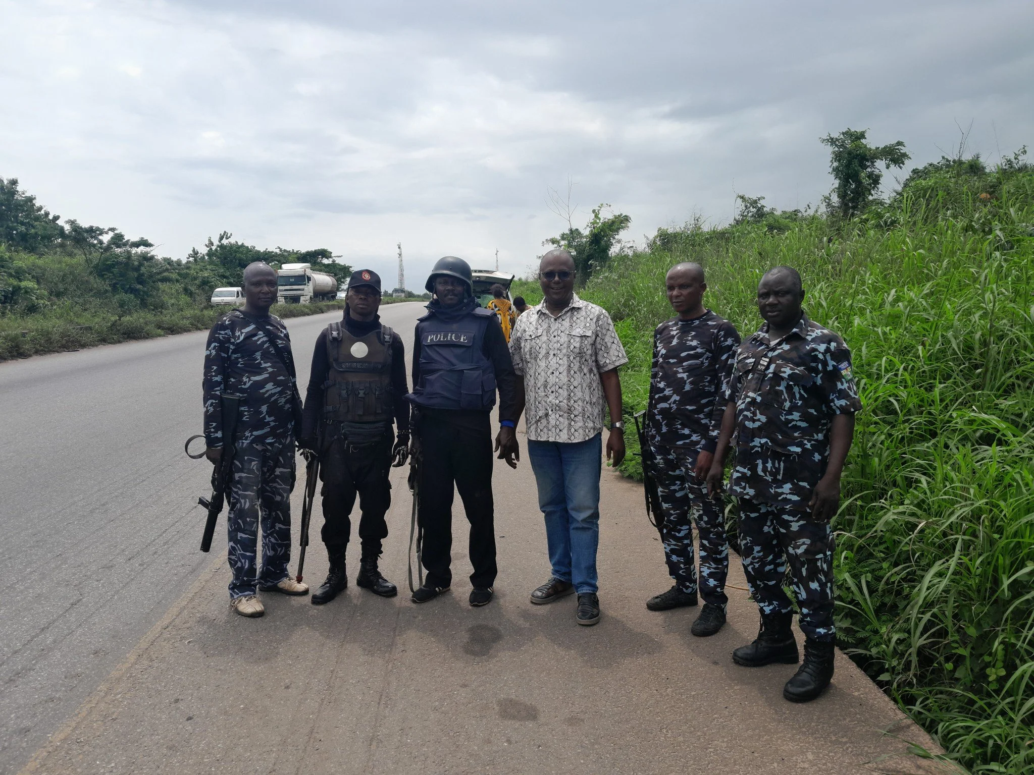 Nigerian Man Applauds Edo Police Officers Who Came to His Rescue After Tyre Burst
