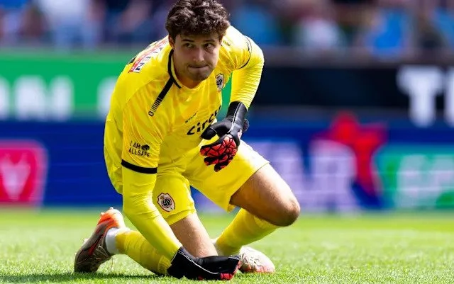 Man United Seal Deal for Senne Lammens as Jamie Vardy Heads to Italy
