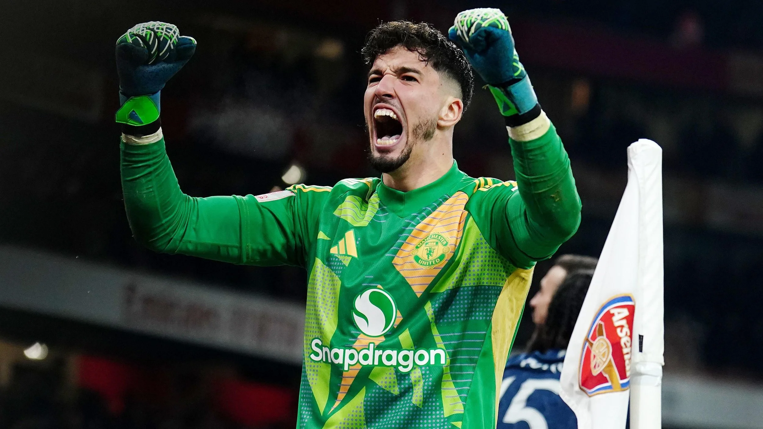 Craig Burley Slams Man United Goalkeeper Altay Bayındır as “Absolutely Useless”