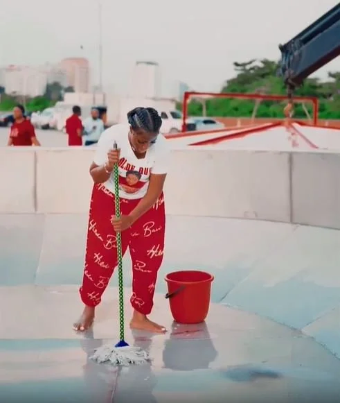 Hilda Baci Washes Giant Pot Ahead of Guinness World Record Jollof Attempt, Video Goes Viral
