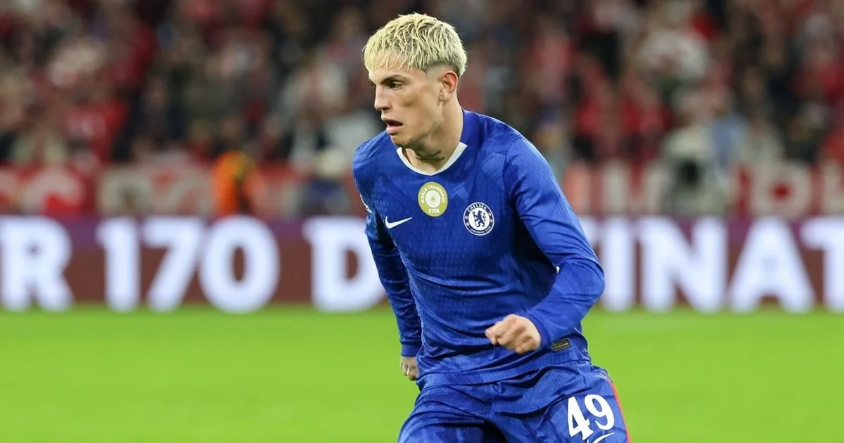 Chelsea Boss Maresca Warns Garnacho of Hostile Old Trafford Reception
