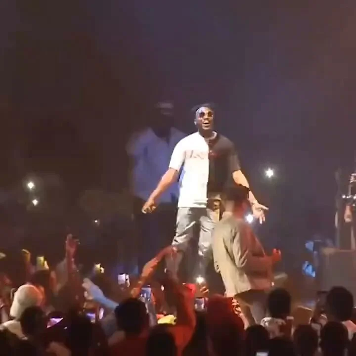 Emotional Moment as Skitmaker Trinity Guy Meets Davido on Stage at 5Alive Tour in Ibadan